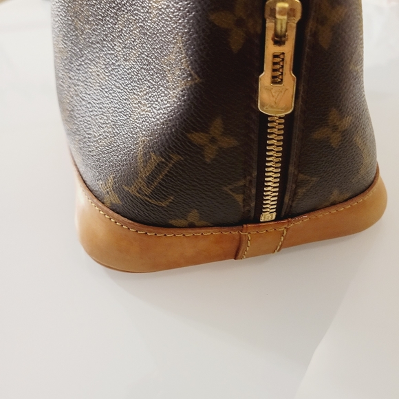LOUIS VUITTON Monogram ALMA - Picture 8 of 12